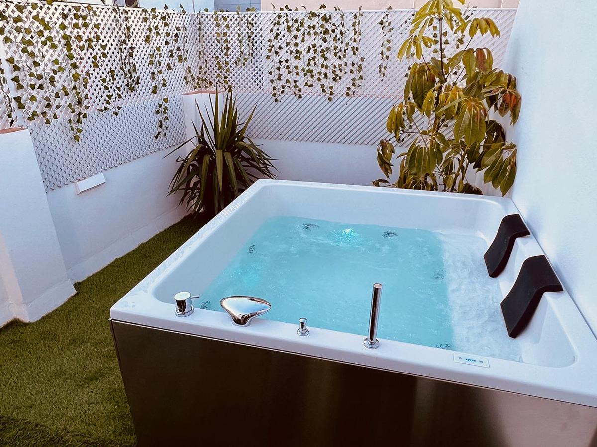 Downtown Apartment With Private Terrace & Jacuzzi Sevilha Exterior foto