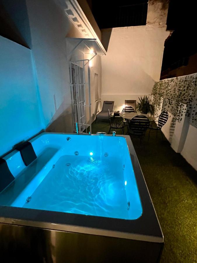 Downtown Apartment With Private Terrace & Jacuzzi Sevilha Exterior foto